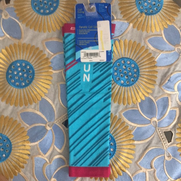 NWT Brooks Fanatic Calf Sleeve. XL - Picture 4 of 6